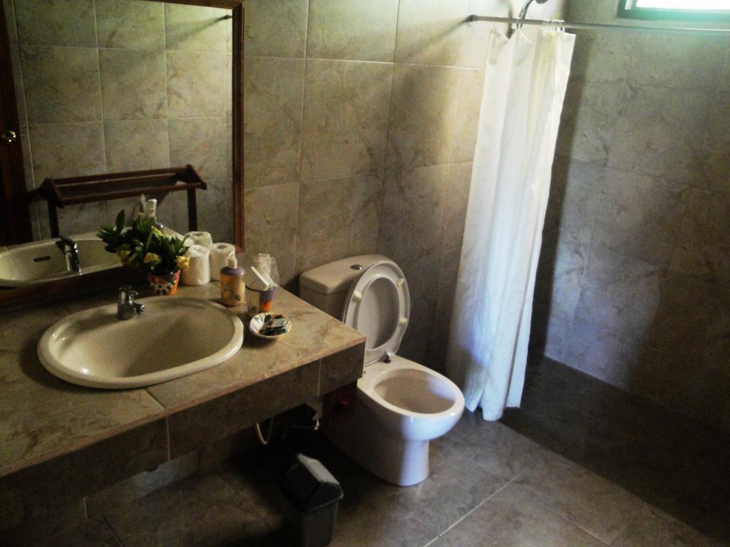 Gardenia Country Inn Tomohon Pokoj fotografie